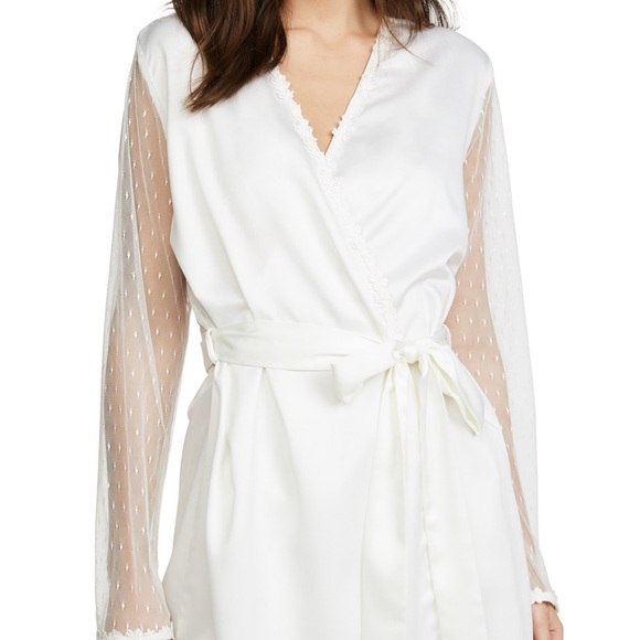 Flora Nikrooz Robe - Picture 2 of 5